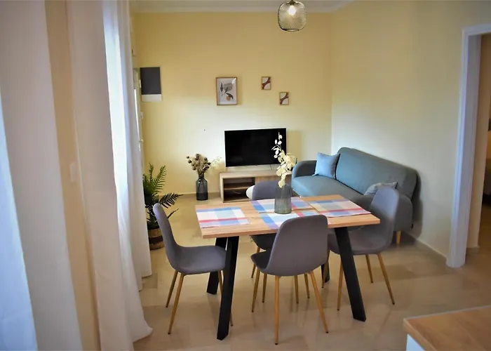 Christina\'S Apartment 2